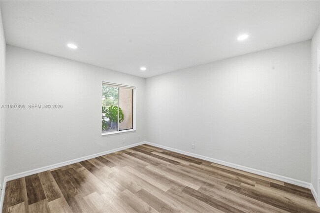 Building Photo - 3310 Pinewalk Dr N