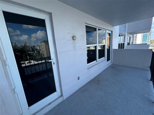 Building Photo - 405 N Ocean Blvd