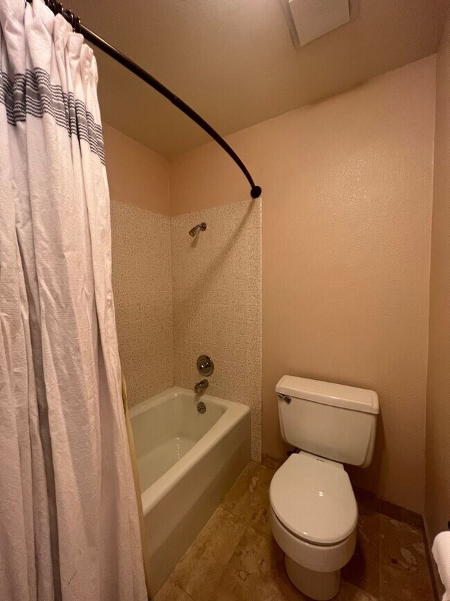 Building Photo - 4303 Horseman Ln
