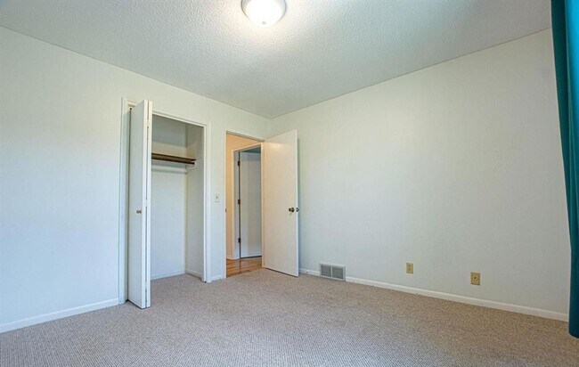 Building Photo - WELCOME HOME!