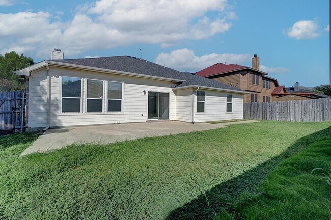 Building Photo - 2710 Logan Dr