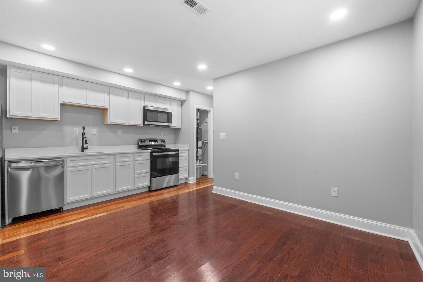 Building Photo - 313 Parkland Pl SE