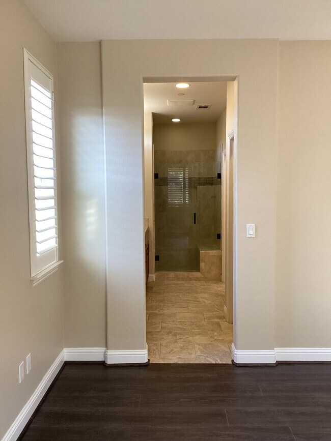 Building Photo - Beautiful Newer Rice Ranch Single Story Ho...