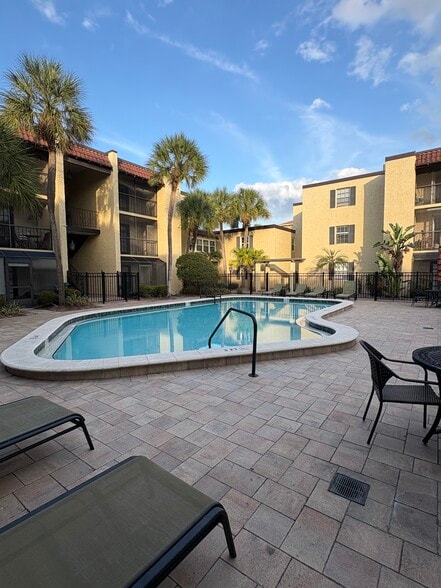 Great community pool to relax and meet the neighbors. - 108 Alameda Ct