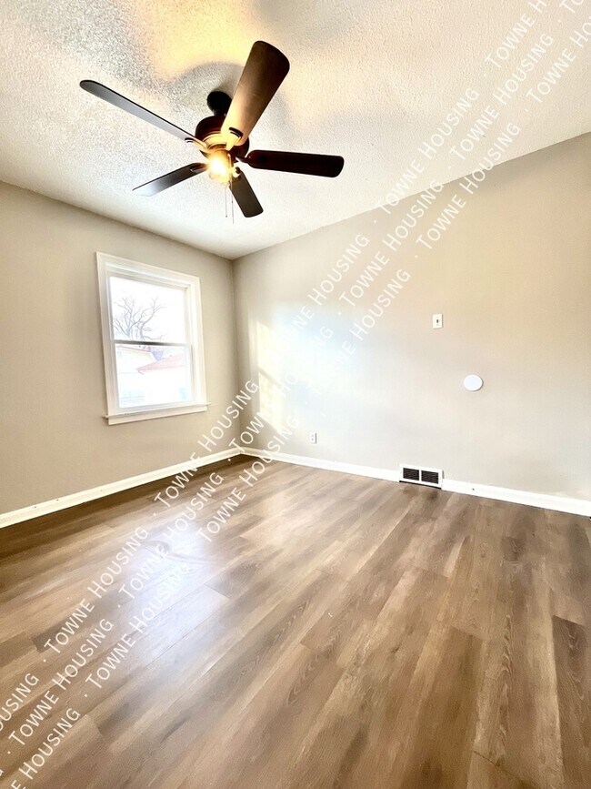 Building Photo - 554 26th St