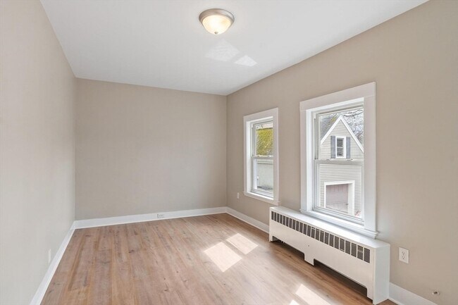 Building Photo - 20 School St