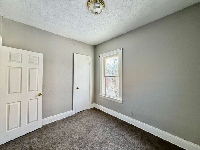 Building Photo - 618-620 E 97th St, Cleveland, OH 44108