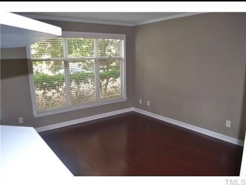 Building Photo - 1221 Westview Ln