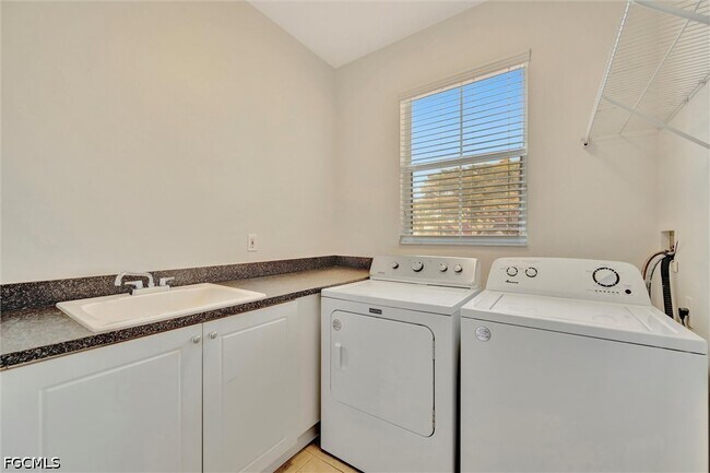 Building Photo - 10245 S Golden Elm Dr