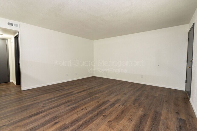 Building Photo - 750 W Dayton Ave