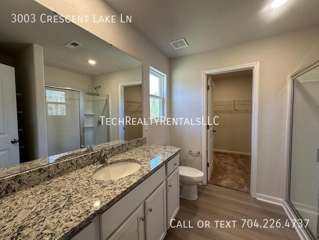 Building Photo - 3003 Cres Lk Ln