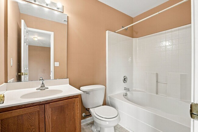 Building Photo - 926 Oakshire Cir