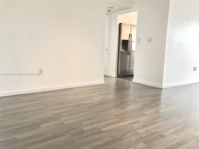 Building Photo - 210-174 174th St