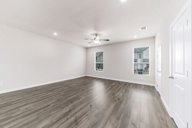 Building Photo - 3 Bedroom/3.5 Bath The Preserve At the Dom...