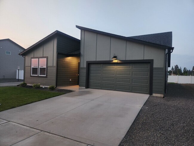 Building Photo - 8727 W Millsap Ln