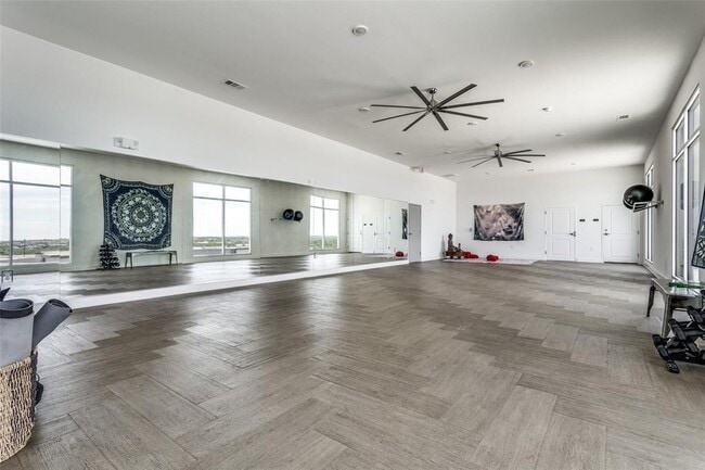 Building Photo - 4361 S Congress Ave