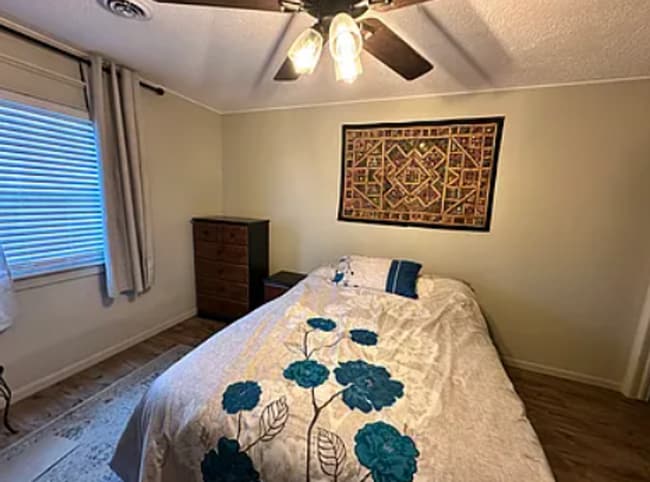 Building Photo - Charming 3BR/2BA Single-Level Home on Nearly Half an Acre!