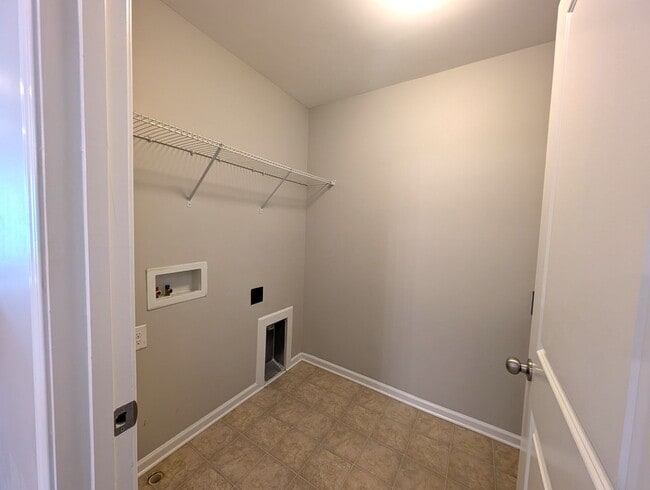 Building Photo - Pristine Home located in the Villages of Back Creek!