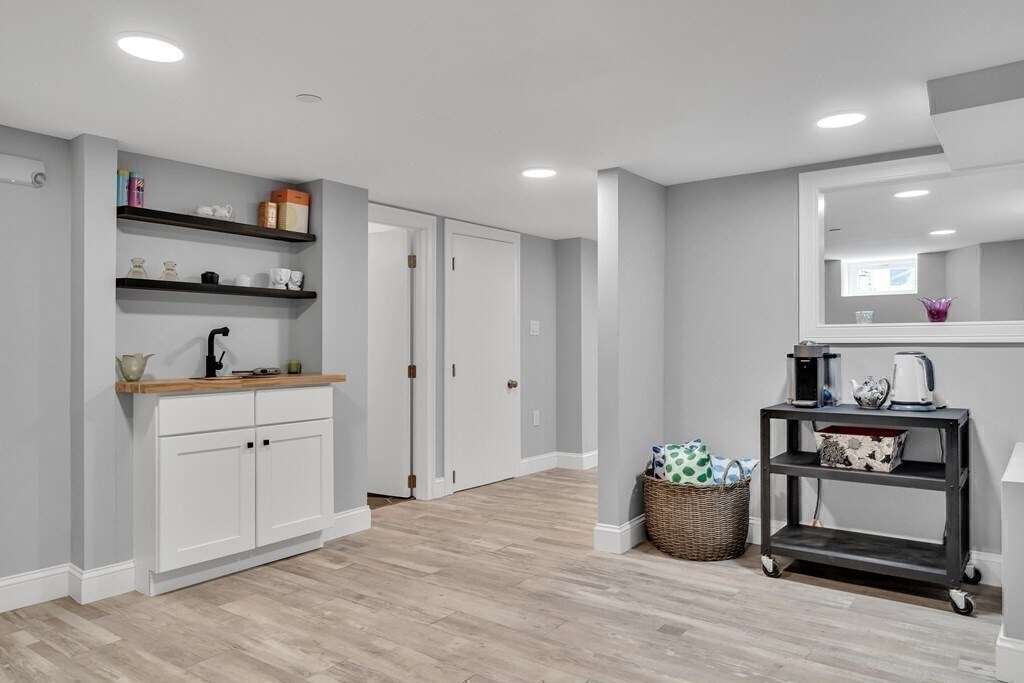 Building Photo - 19 Plymouth St