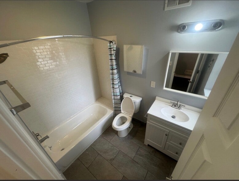 Building Photo - 2202 N Bouvier St