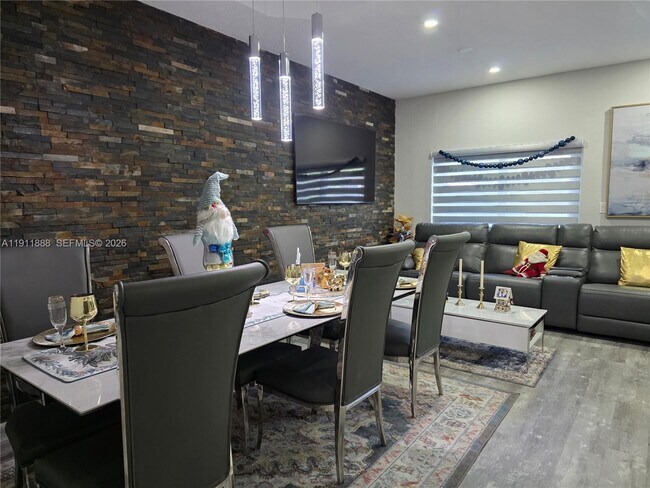 Building Photo - 4972 SW 127th Ave