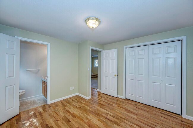 Building Photo - Edmonds 5 Bedroom 3.5 Bath Fully Fenced