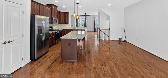 Building Photo - 5363 S Center Dr