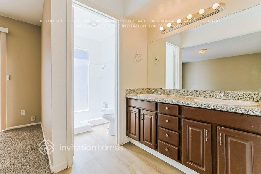 Building Photo - 1565 W Irisado Cir