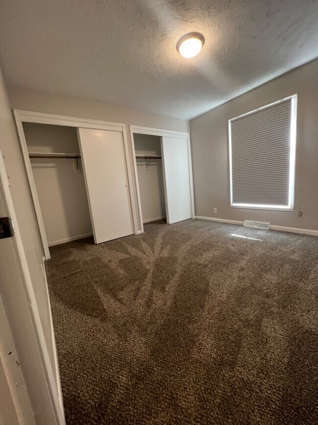 Building Photo - 11226 Roxbury Dr