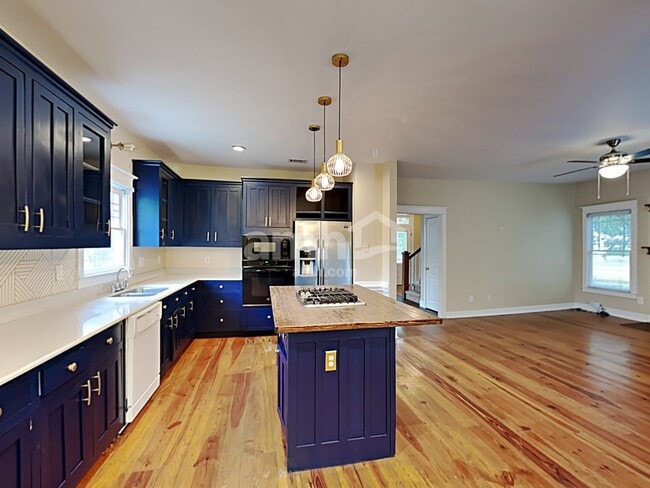 Building Photo - 145 Memory Ln