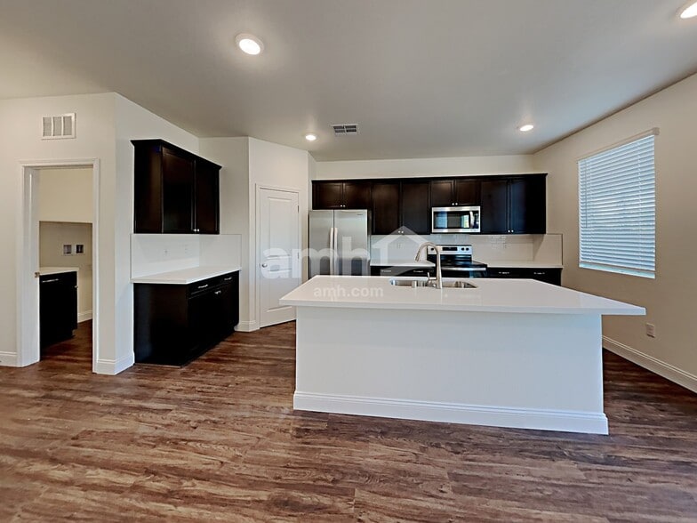 Building Photo - 6023 Schmidt St