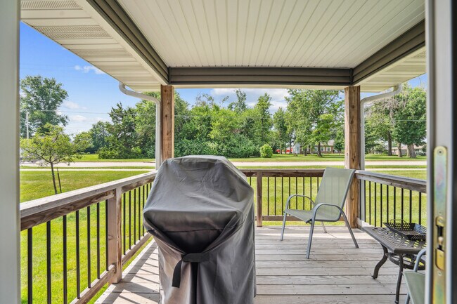 Building Photo - 3016 Sherwood Dr