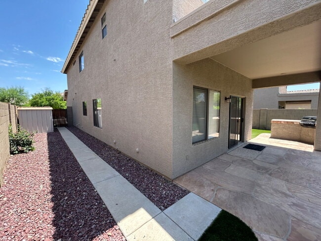 Building Photo - Pets Welcome. Turf backyard. Quiet cul-de-sac lot. Bonus Room/loft. 3 blocks to award winning Ant...