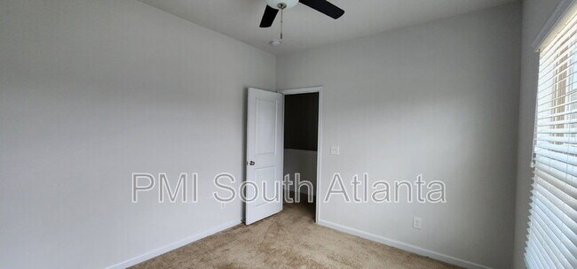 Building Photo - 633 Amrose Way