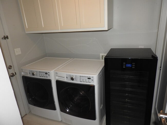 Building Photo - Beautiful home in Historic Folsom!