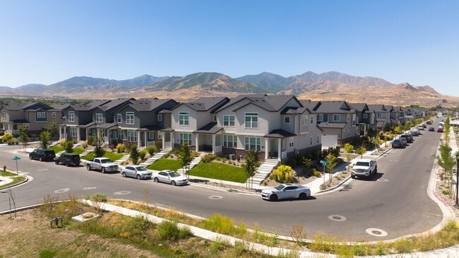 Building Photo - GET THE FIRST MONTHS RENT FOR FREE!!!