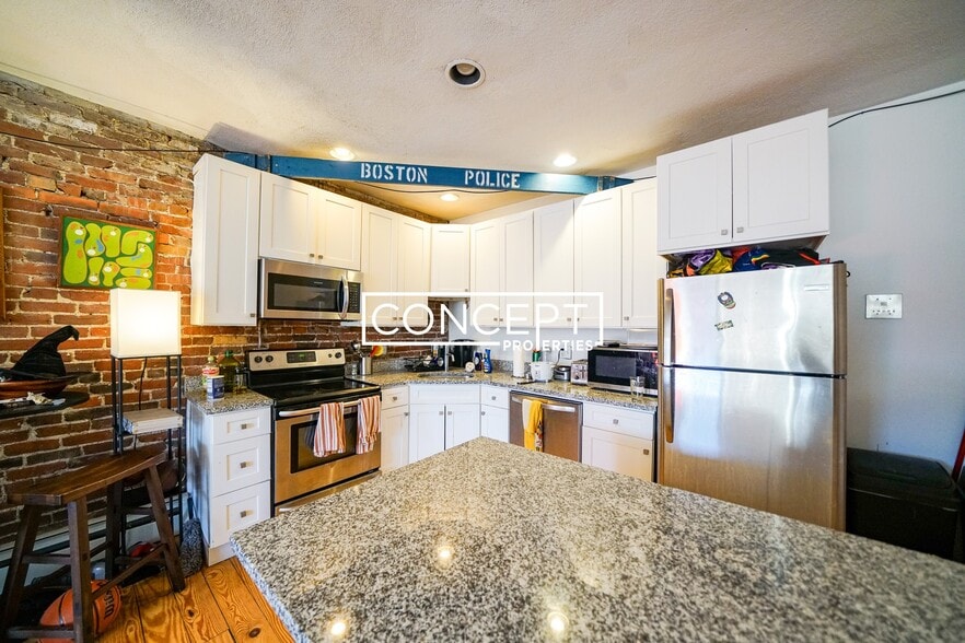 Building Photo - 610 Columbus Ave