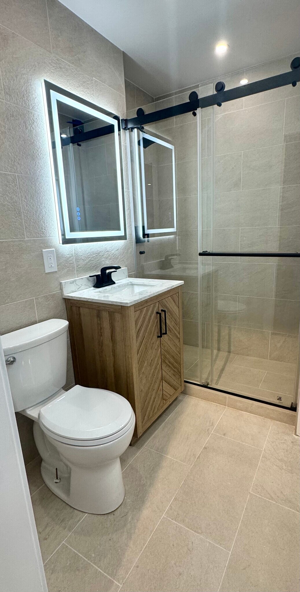 Building Photo - 140 E 56th St