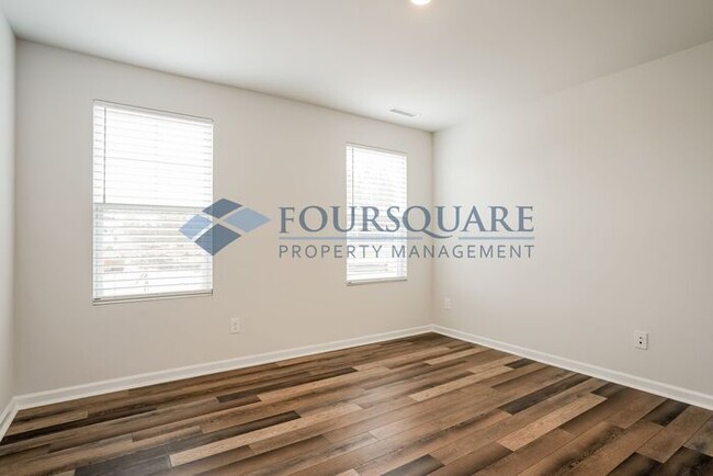 Building Photo - Townhome | 2nd Floor Back Deck | Washer/ D...