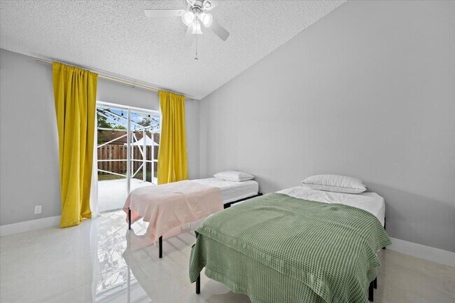 Building Photo - 1329 Periwinkle Pl