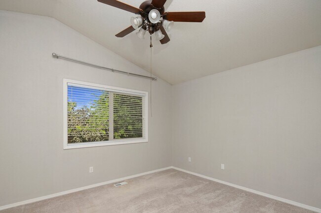 Building Photo - Discover this charming 4-bedroom, 2-bathroom home in Meridian!