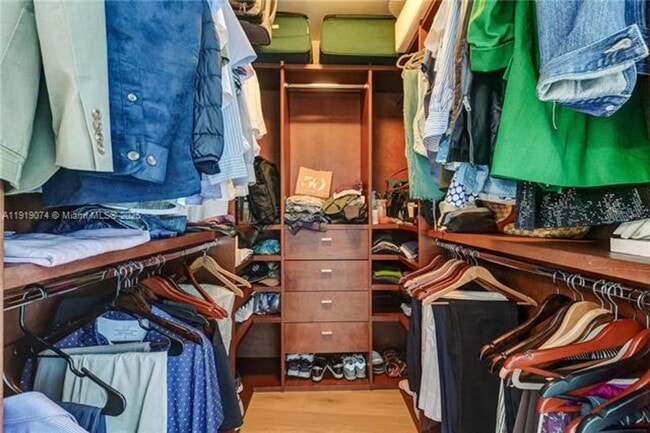 Building Photo - 601 NE 36th St