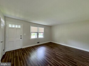 Building Photo - 11 Wilfred Ct