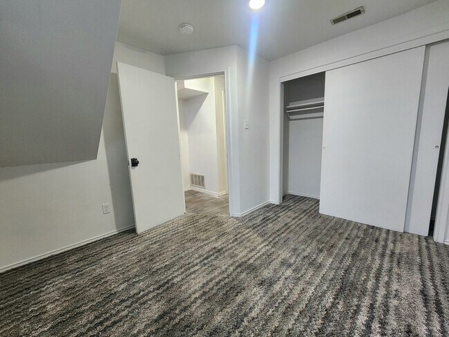 Building Photo - 832 S Waterleaf Pl