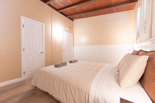 Building Photo - Peaceful Cottage Home w/ 3B2B