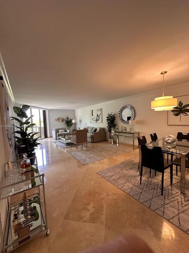 Building Photo - 161 Crandon Blvd