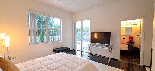 Building Photo - 661 Lake Wellington Dr