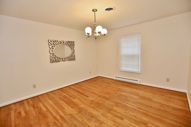 Building Photo - Waterfront Ranch Home - Excellent School Z...