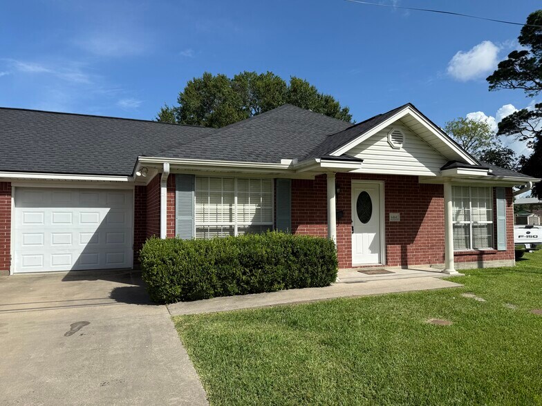 Building Photo - 6464 Hansen Blvd