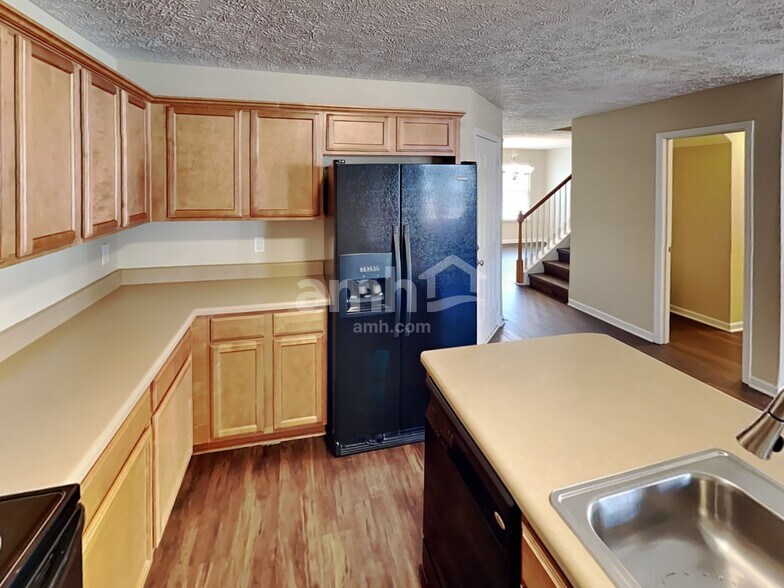 Building Photo - 313 School House Ct